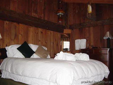 The Sunny Grange Bed & Breakfast Campton Room photo