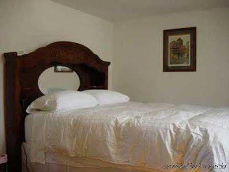 The Sunny Grange Bed & Breakfast Campton Room photo